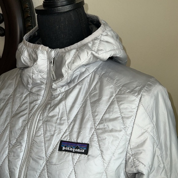 Patagonia Women’s Nano Puff Primaloft Hooded Jacket Coat in Light Gary Medium - Picture 16 of 16
